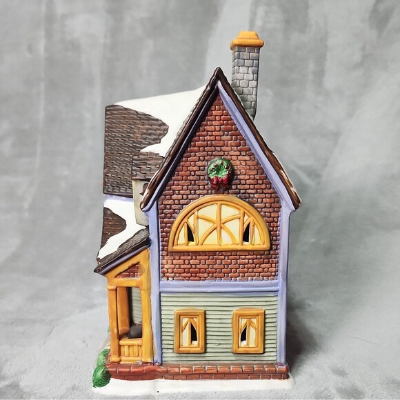 Holiday Traditions Lighted Porcelain House # 997366-MMI - Picture 2 of 8